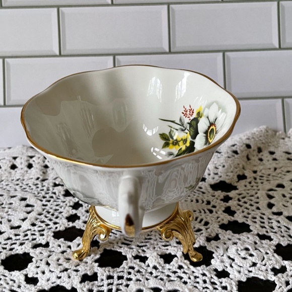 Royal Albert Tea Cup and Saucer White Dogwood Yellow Flower and green leave Bone - Picture 9 of 12